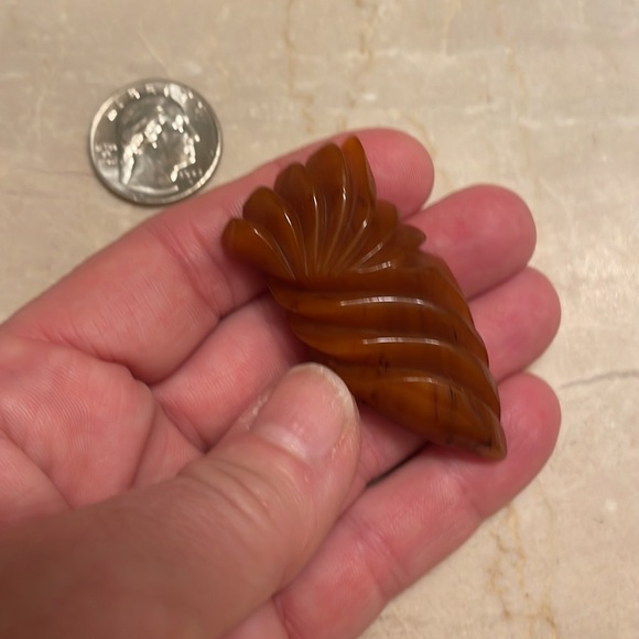 Bakelite Pineapple clip - Picture 2 of 5